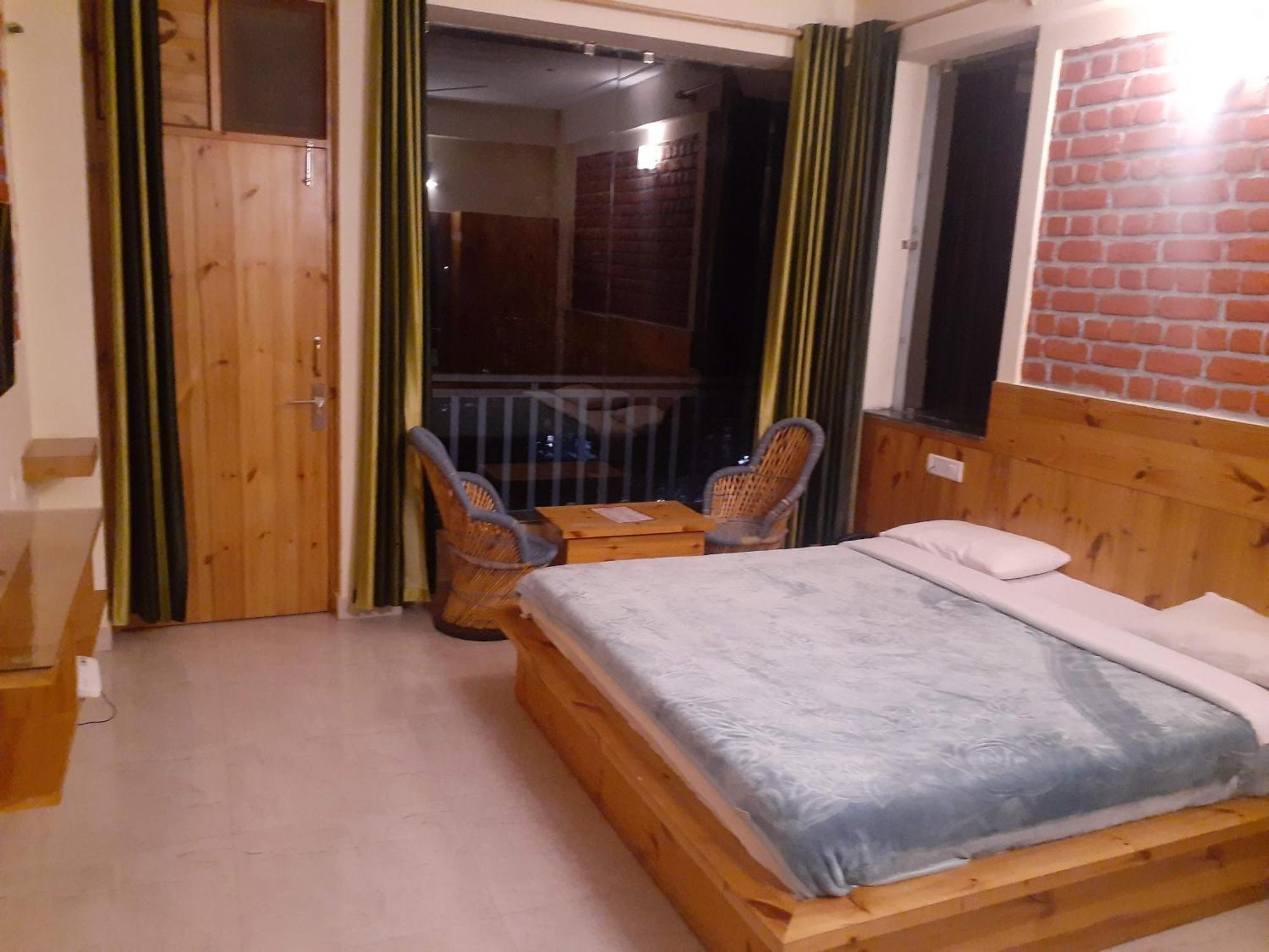 דרמסאלה White Water Inn Mcleodganj מראה חיצוני תמונה