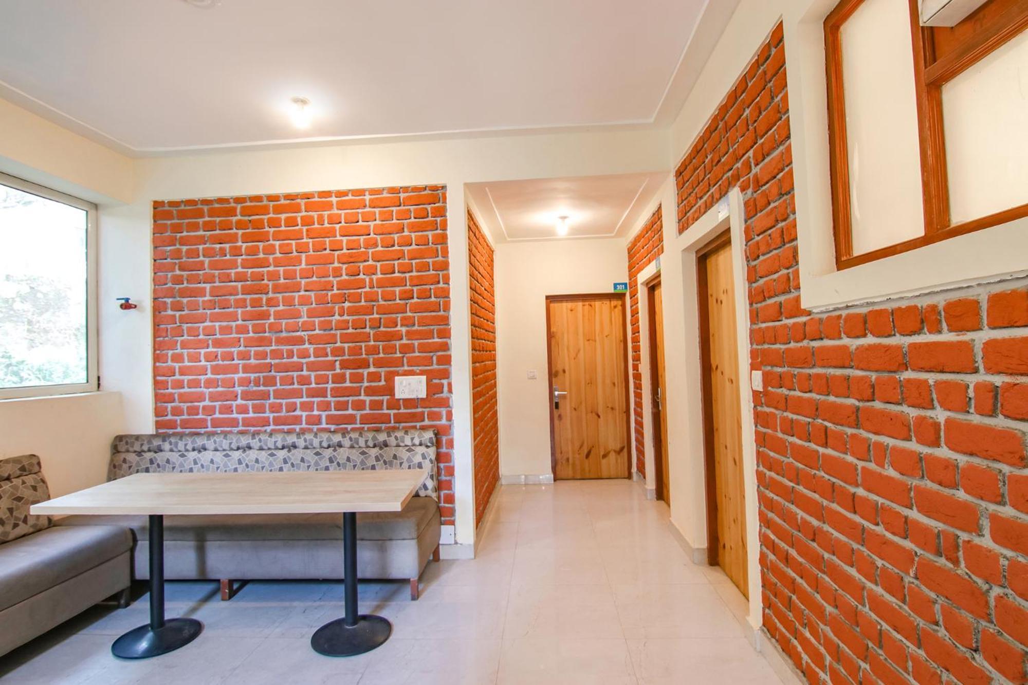 דרמסאלה White Water Inn Mcleodganj מראה חיצוני תמונה